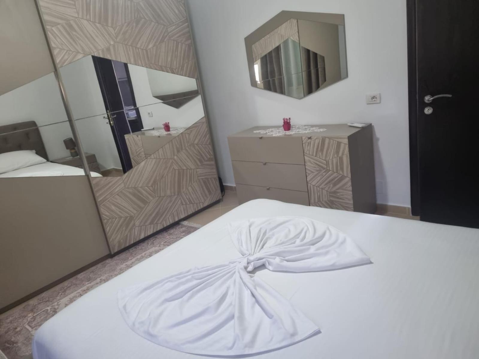 Vila Megi-Rent Room Vlore Exterior photo