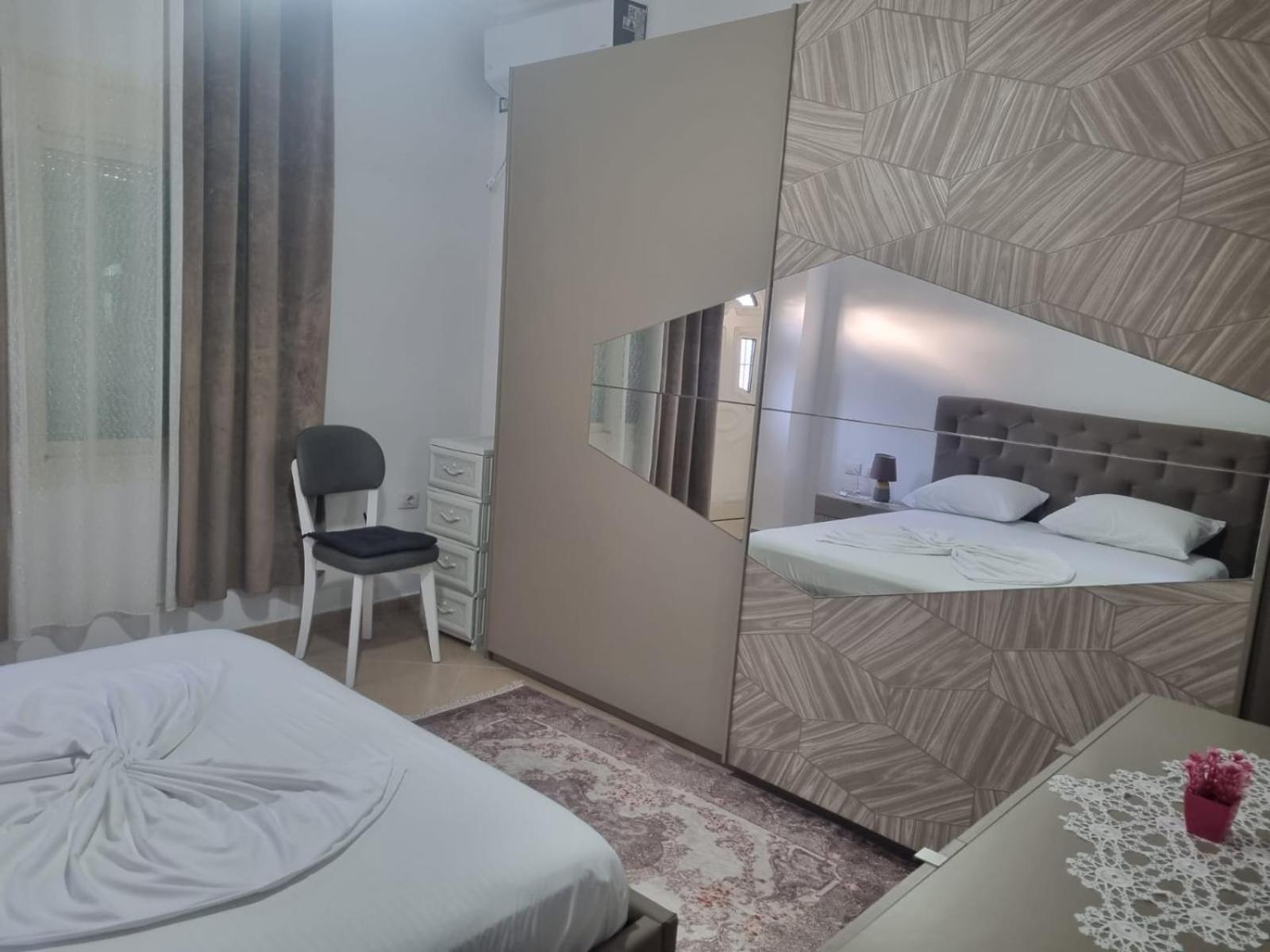 Vila Megi-Rent Room Vlore Exterior photo