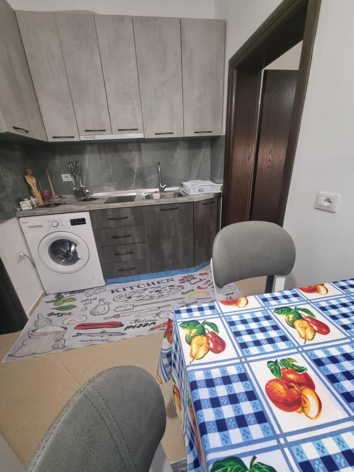 Vila Megi-Rent Room Vlore Exterior photo
