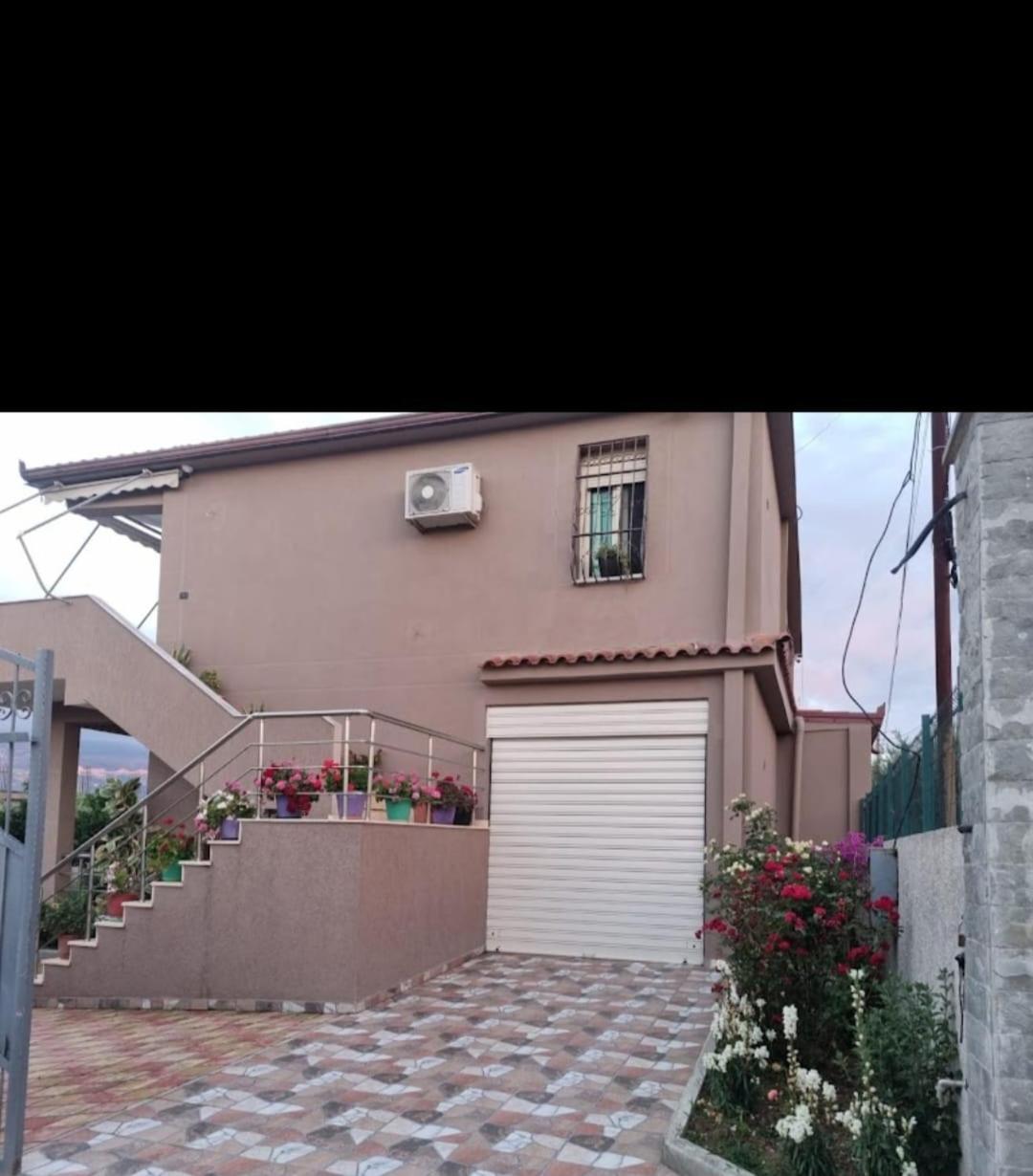 Vila Megi-Rent Room Vlore Exterior photo