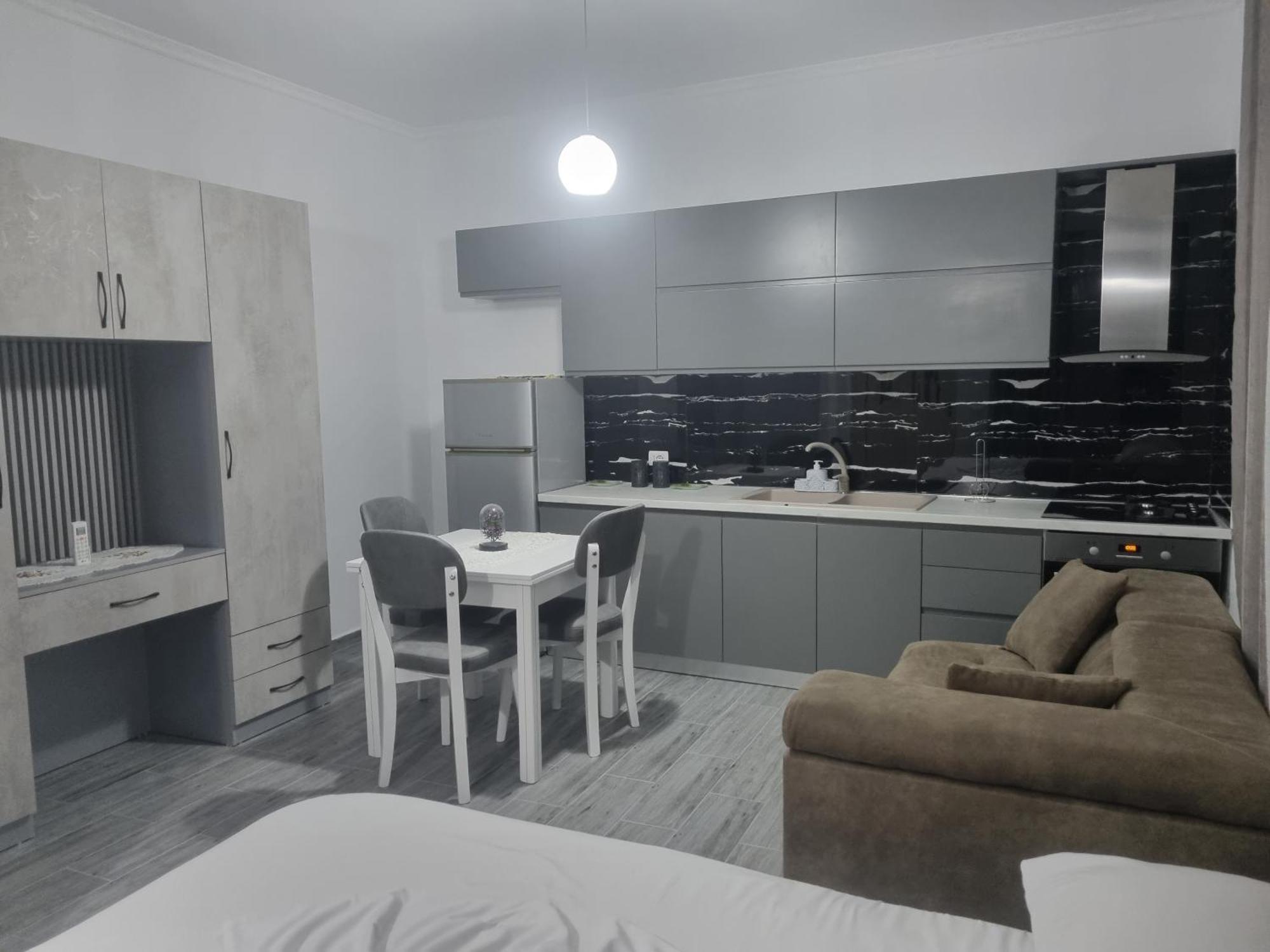 Vila Megi-Rent Room Vlore Exterior photo