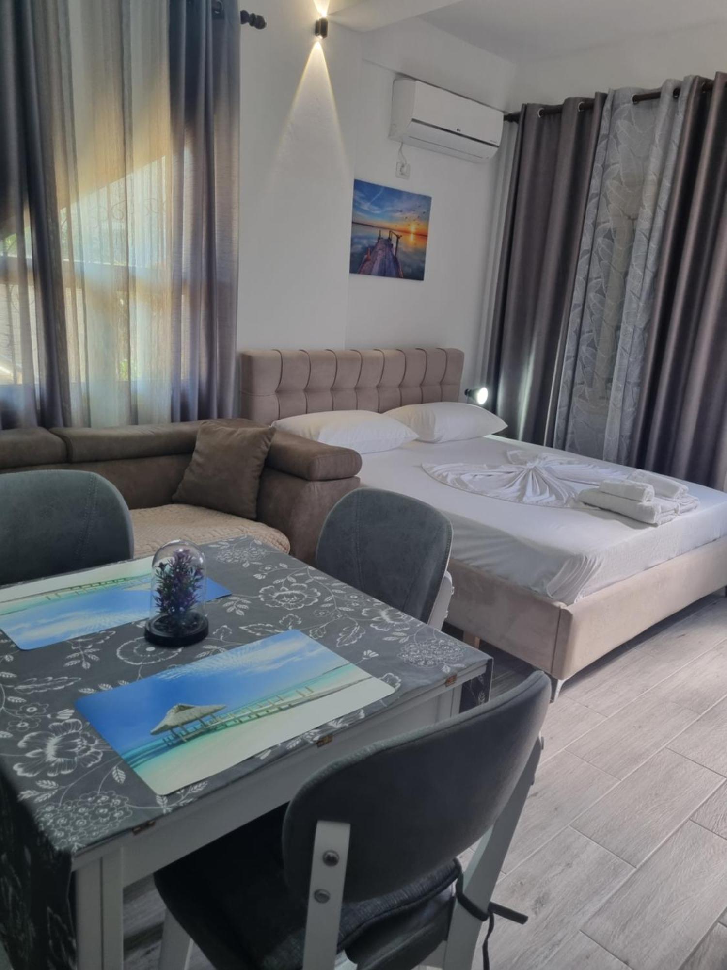 Vila Megi-Rent Room Vlore Exterior photo