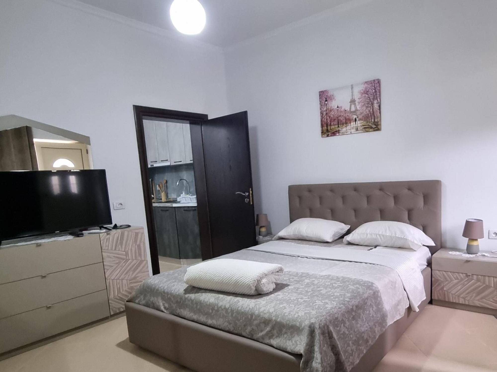 Vila Megi-Rent Room Vlore Exterior photo