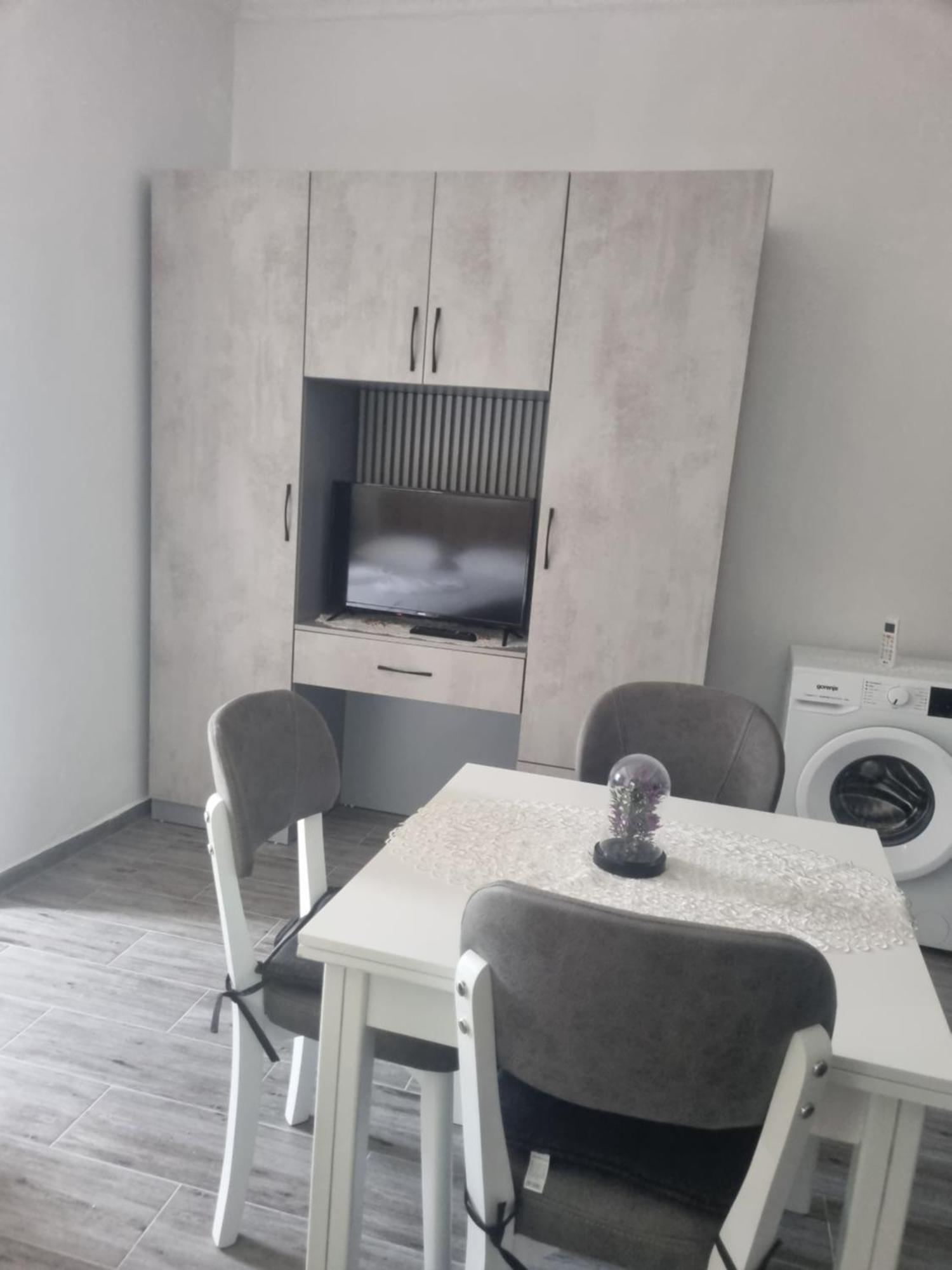 Vila Megi-Rent Room Vlore Exterior photo